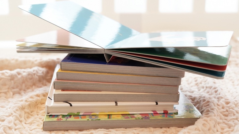 積み重なった絵本